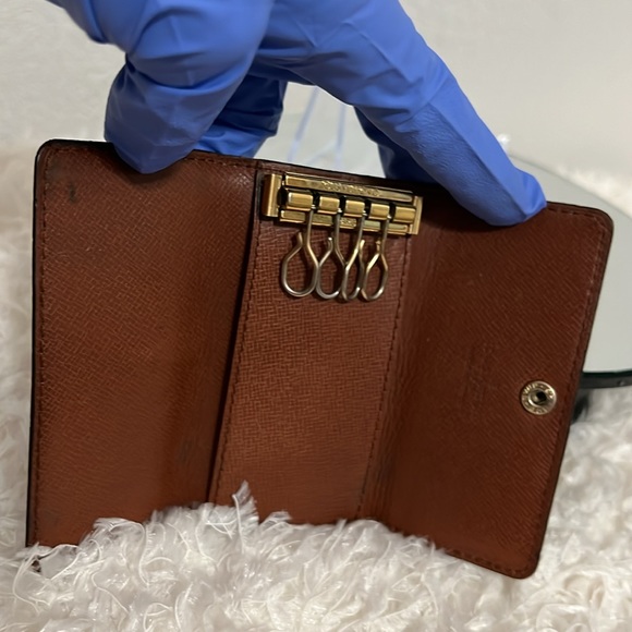 Authentic Louis Vuitton Excellent Preloved Condition Monogram 4 Key Holder - Picture 4 of 10